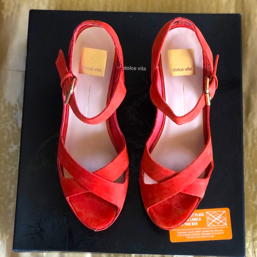 Dolce Vita
Style: Eileen Wedge Sandal